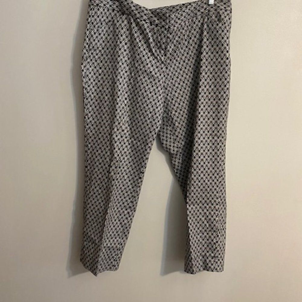 Laundry by Shelli Segal crop Geometric Black, White print pants, size 14